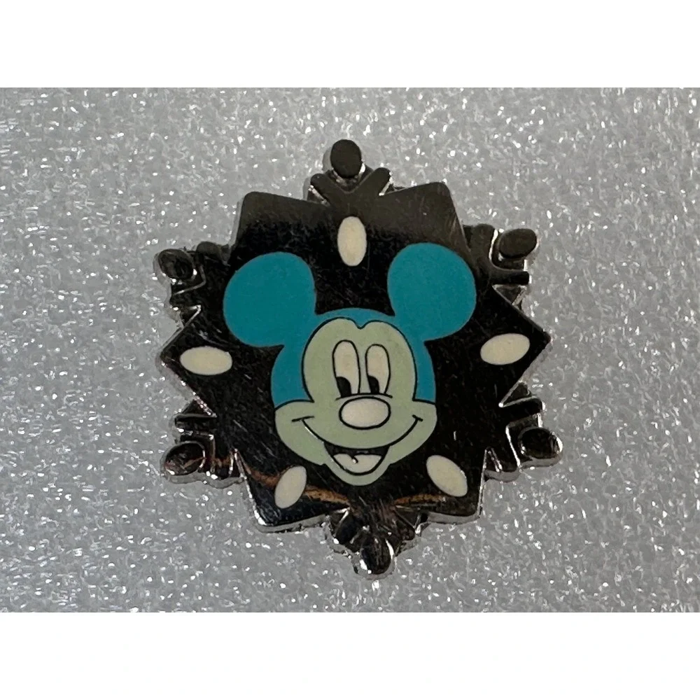 Disney Hidden Mickey Snowflake Pin Trading Set of 5 2007 Resort Hotel Series‎